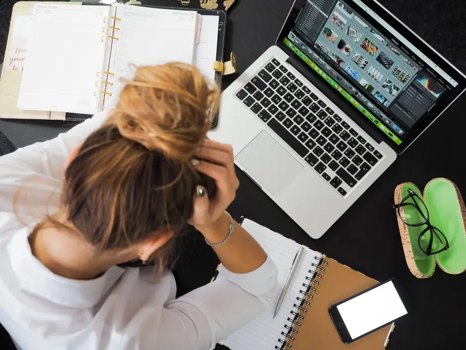 Office workers waste more time on slow tech than they spend on holiday