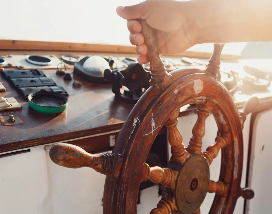 How can UK SMEs overcome international trading challenges?