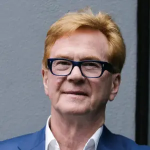 Dr Steve Garnett