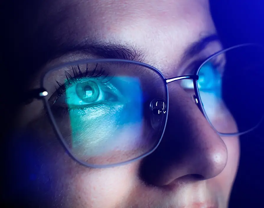 Harnessing blue light: A strategic approach for executive wellbeing and performance